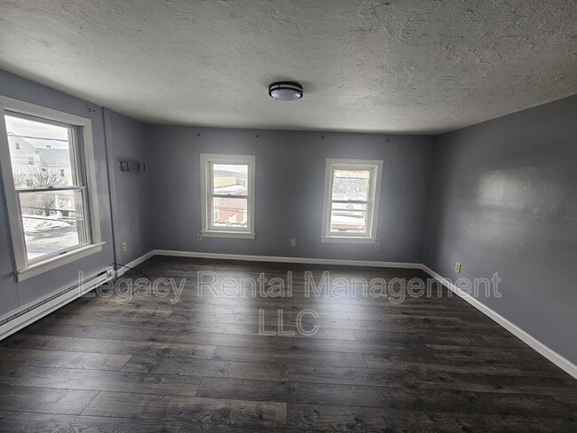 Building Photo - 3 Ridge St