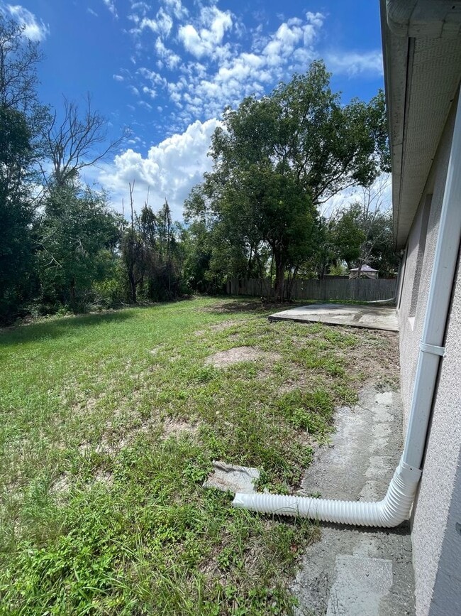 Building Photo - 3/2 Home In Deltona