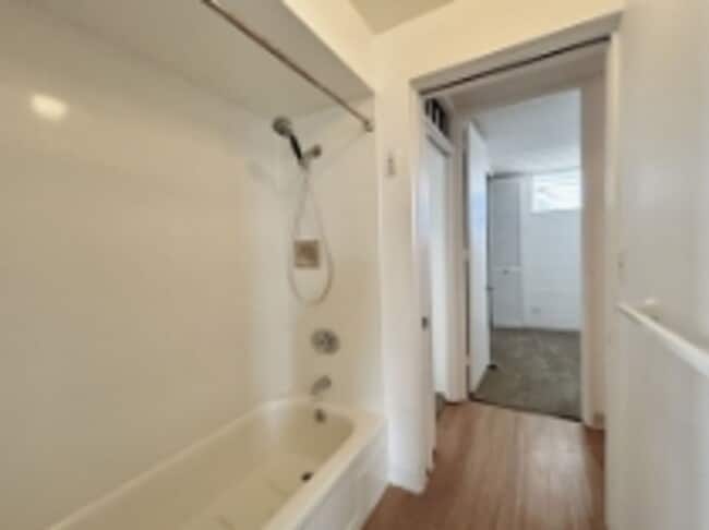 Building Photo - Beautiful golf course views from this Salt Lake - Moanalua condo!