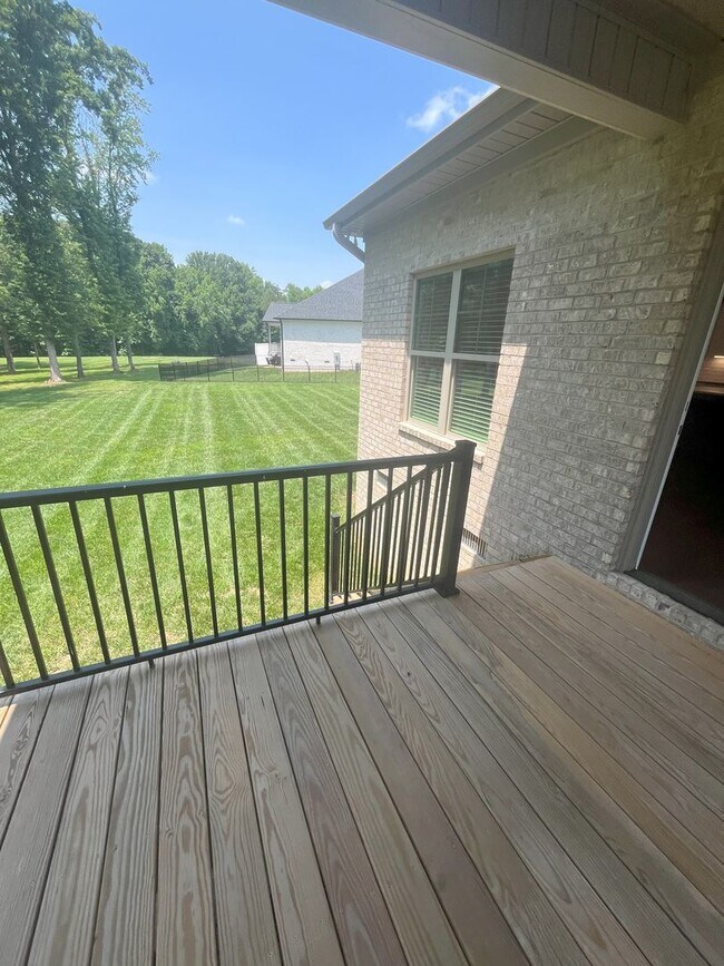 Building Photo - Luxury Townhouse in Summerfield NC