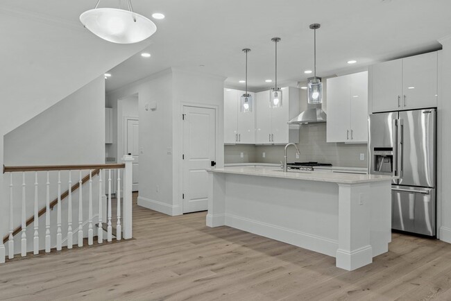 Building Photo - 19 Lily Pond Ln