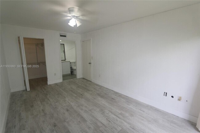 Building Photo - 10755 SW 108th Ave