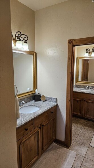 Building Photo - 840 Bigler Ln