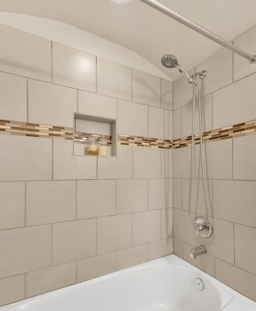 Building Photo - 3800 Loma Caldera
