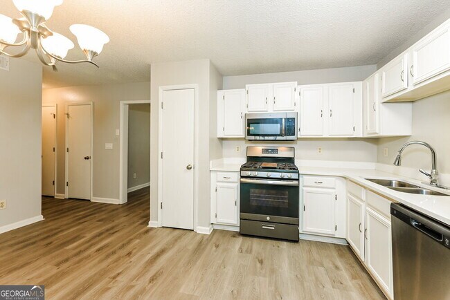 Building Photo - 1612 Picadilly Ct NE
