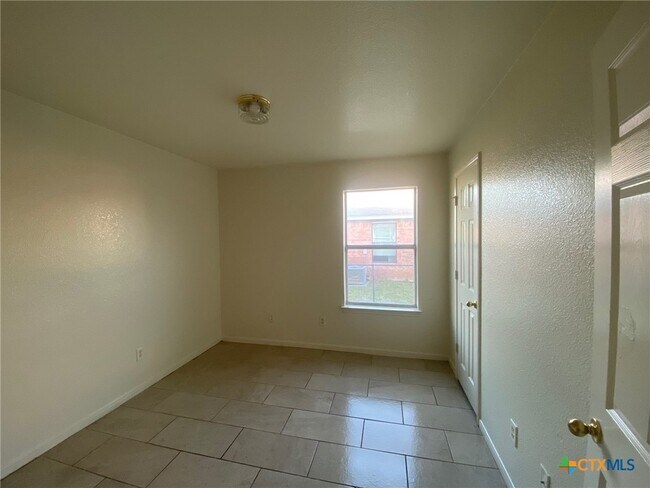 Building Photo - 103 Castellon Ct
