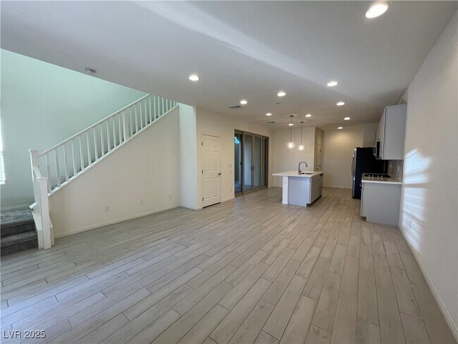 Building Photo - 11751 Emerald Lk Ave