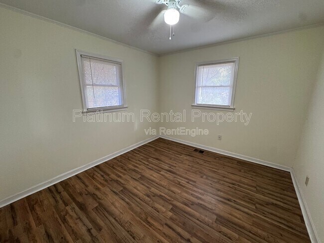 Building Photo - 97 Benson St