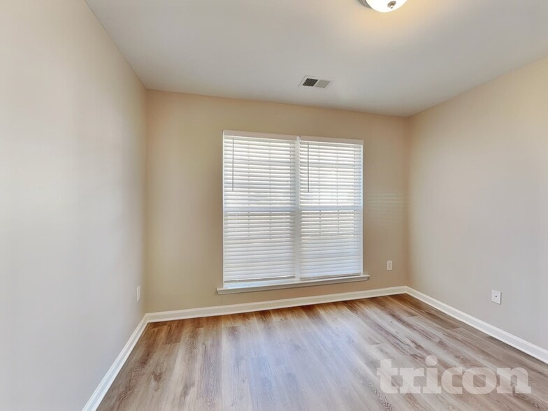 Building Photo - 190 Red Hawk Dr