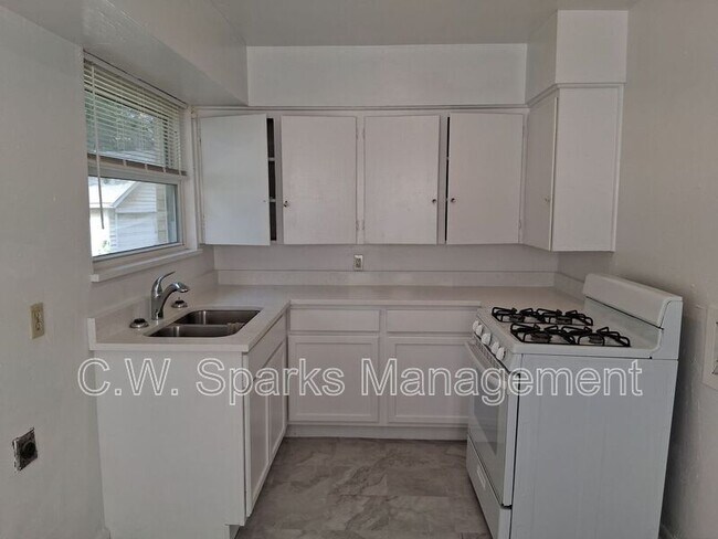 Building Photo - 3021 Avon St