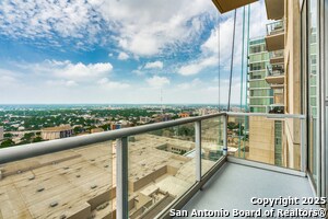 Building Photo - 610 E Market St