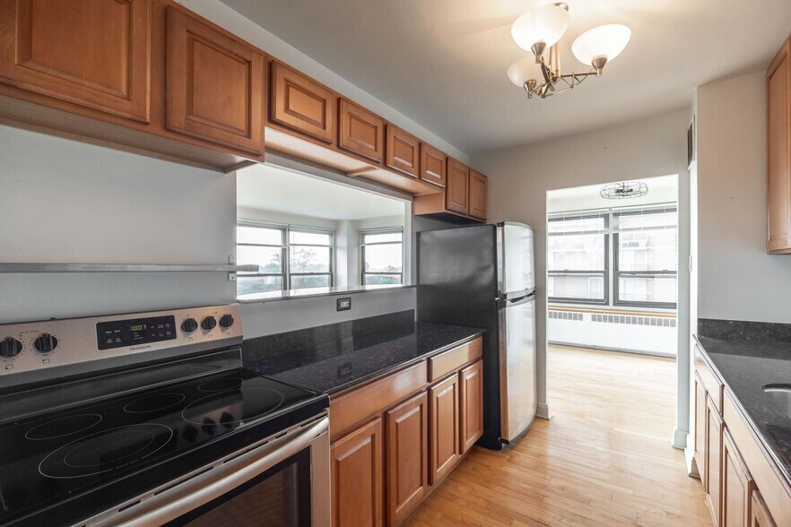 Building Photo - 4180 N Marine Dr