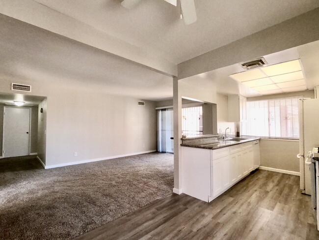 Building Photo - 3-Bed, 2-Bath Gem Condo for Rent in Vibran...