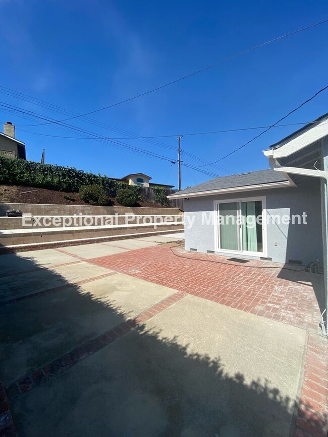 Building Photo - Great 4 bedroom 2 bath single story home