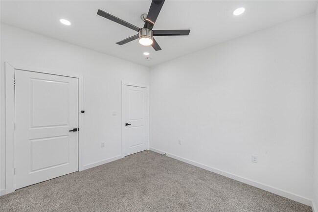 Building Photo - 6809 Fairway Dr