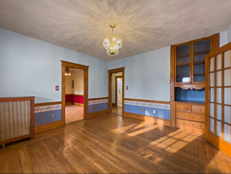 Building Photo - 71 Paine St