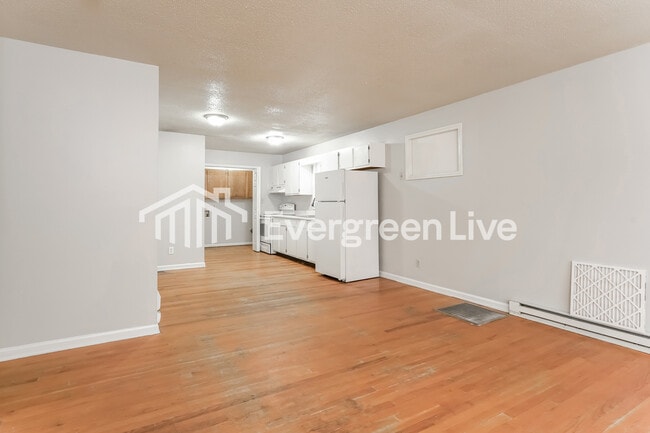 Building Photo - 808 Gordon St