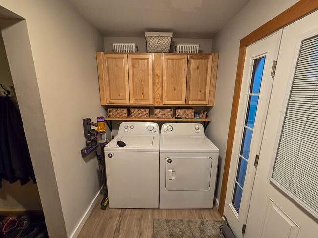 Building Photo - 145 Knight Ln