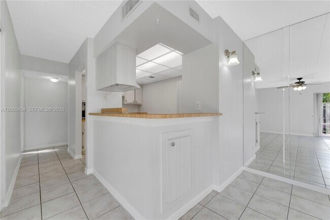 Building Photo - 1799 Fairview Villas Dr