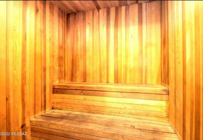 Sauna - 1810 E Blacklidge Dr