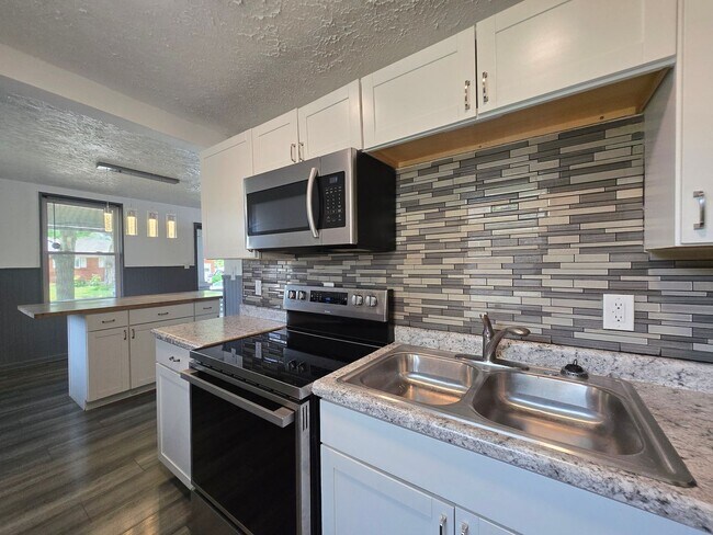 Building Photo - 2832 Rushland Dr