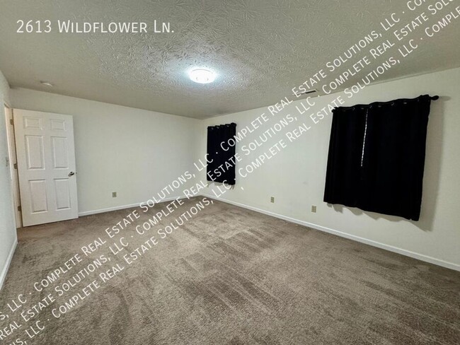 Building Photo - Move-in Special:  $300 off first months rent