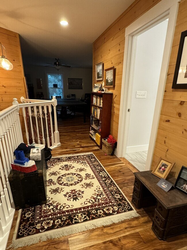 Building Photo - 7 Oak Run