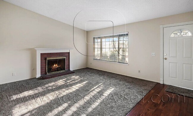 Building Photo - Lovely Single Story 4 Bed/2 Bath Home In R...