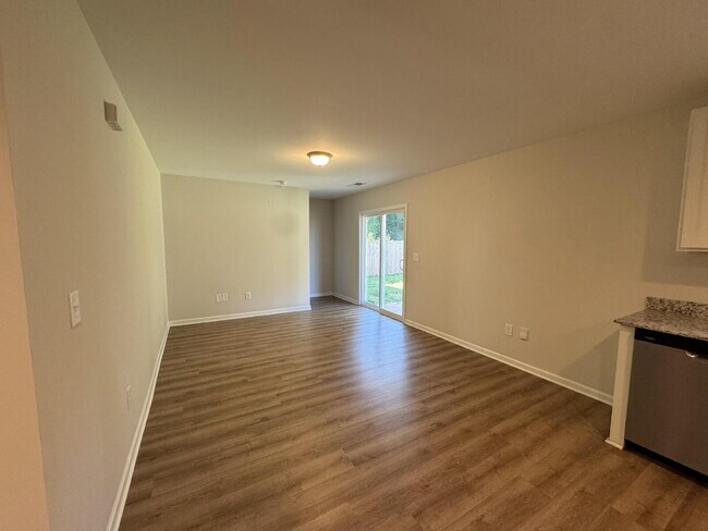 Building Photo - 4 bedroom home in Seneca