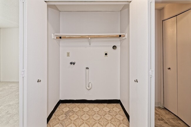 Building Photo - 3 Post Oak Ln