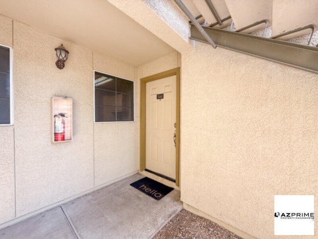 Building Photo - Nestled at the Base of Phoenixs Scenic Hil...