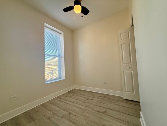 Building Photo - 3221 S May St