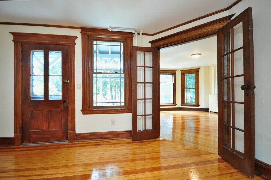 Building Photo - 188 Lovely St