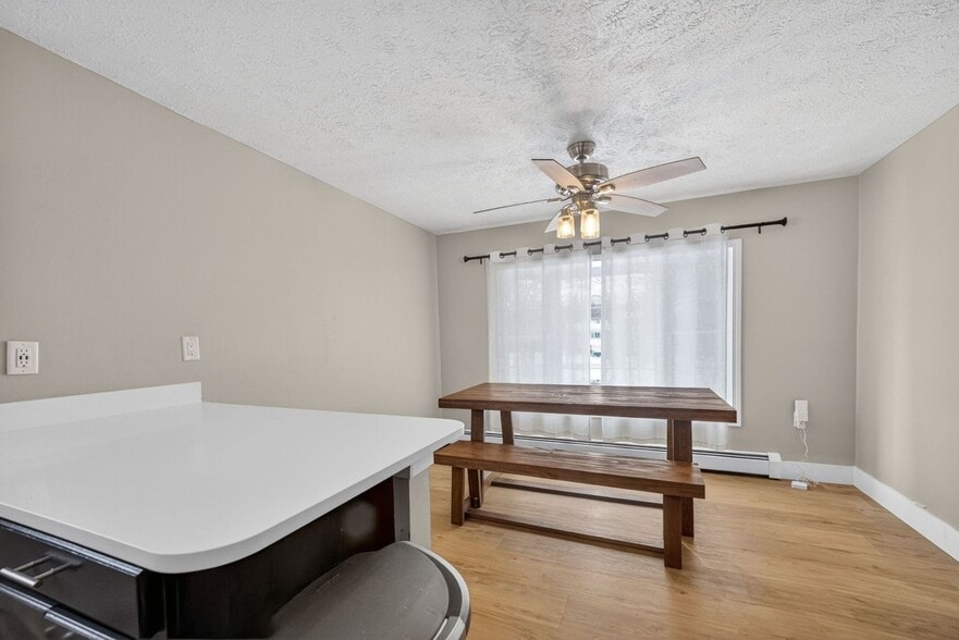 Building Photo - 15 Culver St