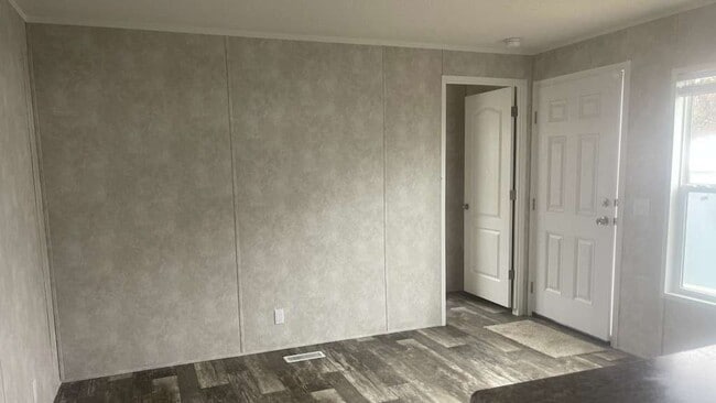 Building Photo - 2 Evergreen Ct