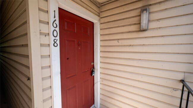 Building Photo - 2750 Holly Hall St