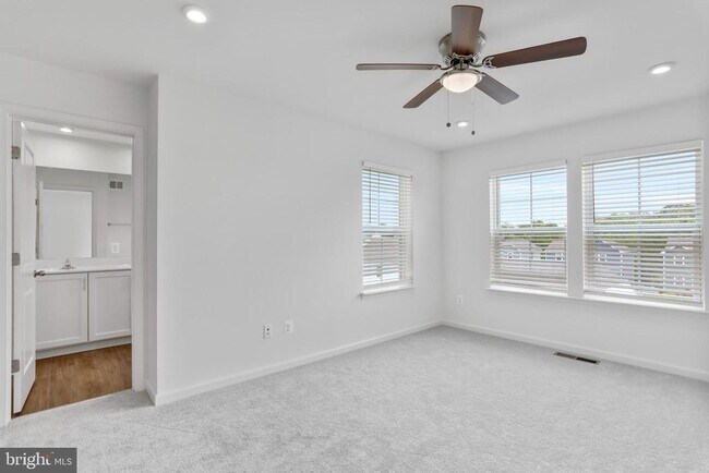 Building Photo - 233 Clifton Mnr