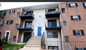 Building Photo - 5925 Quantrell Ave
