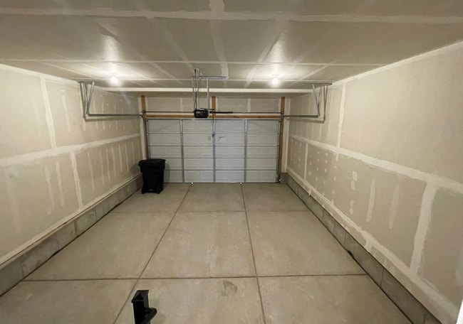 Building Photo - Spacious 3 Bedroom 2.5 Bathroom End Unit in Cedar City!