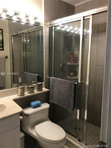 Building Photo - 919 SE 17th St