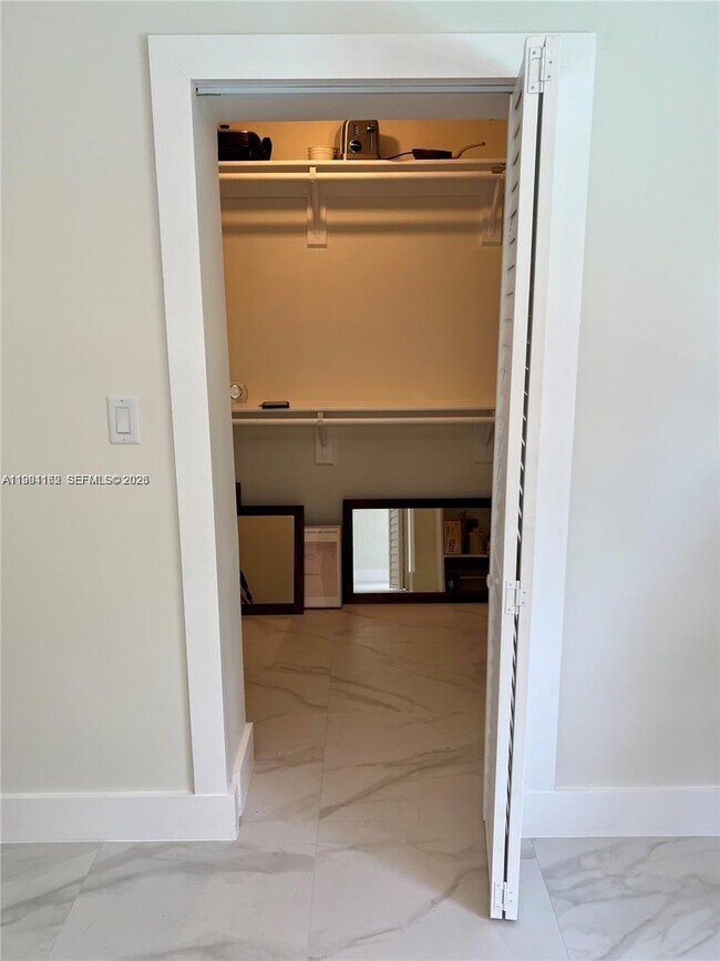 Building Photo - 5970 SW 46th St