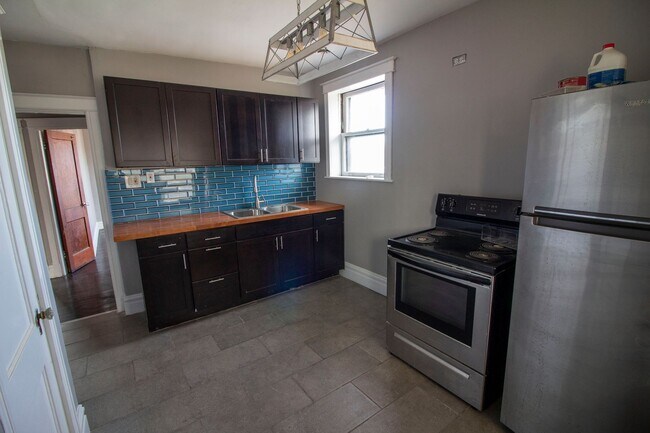 Building Photo - 4238 S 38th St