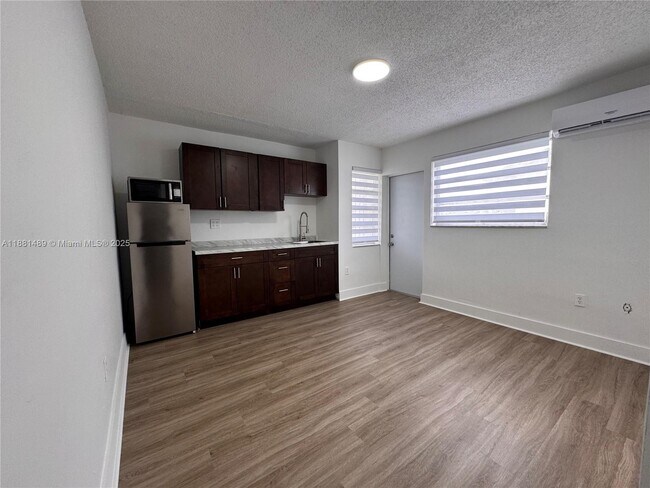 Building Photo - 3632 SW 87th Ave