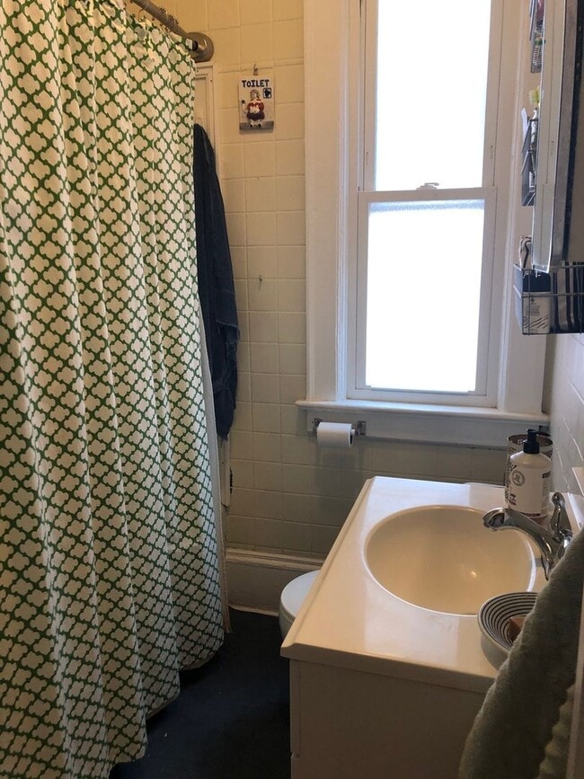 Building Photo - 3063 N Bremen St