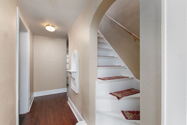 Building Photo - Spacious 4 Bed / 2 Bath Home with Garage & Fenced Backyard in Central Temple