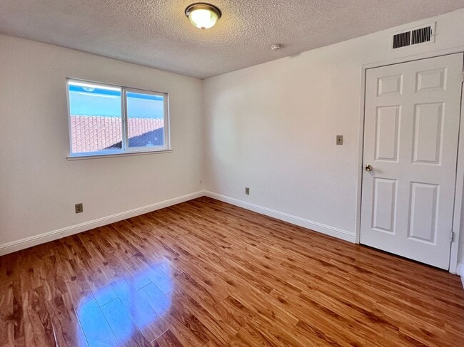 Building Photo - $2,250 Ashlan & Cornelia, 3 Bedroom House-...