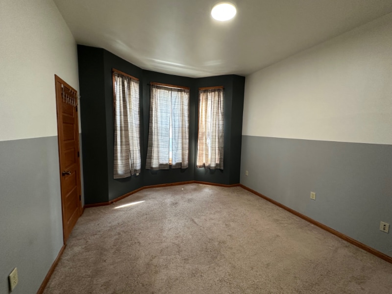 Building Photo - 802 N Van Buren St