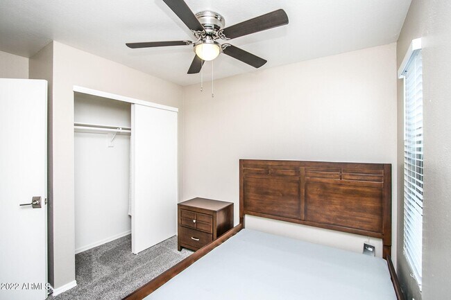 Building Photo - 626 W 14th St