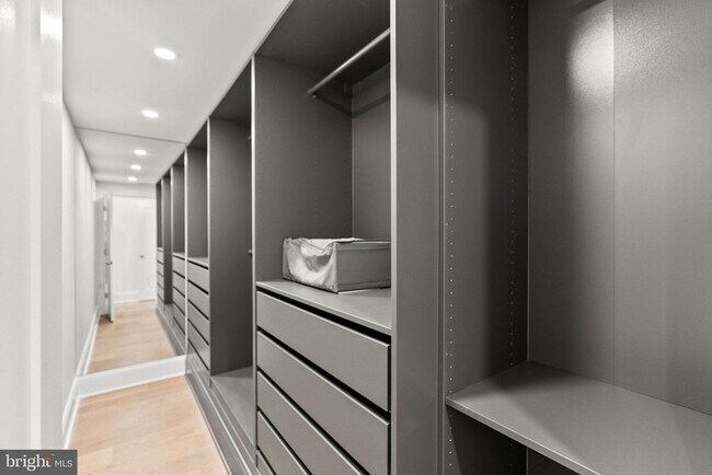 Building Photo - 2460 Ontario Rd NW