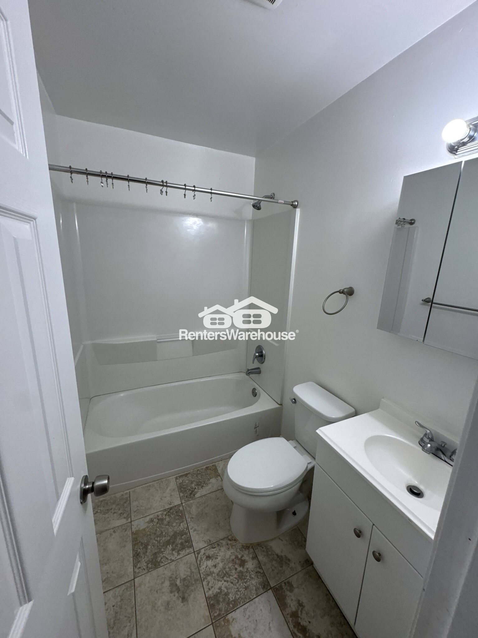 Building Photo - 647 Saltzman Rd